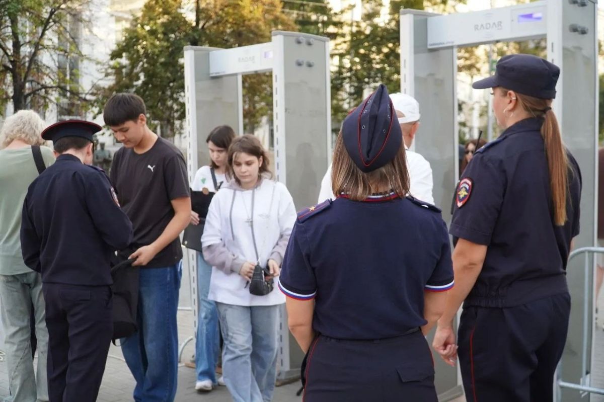 В Кургане сотрудники полиции обеспечили общественный порядок при проведении Дня города и молодежного форма «Утро» В Кургане сотрудники полиции обеспечили общественный порядок при проведении Дня города и молодежного форма «Утро»