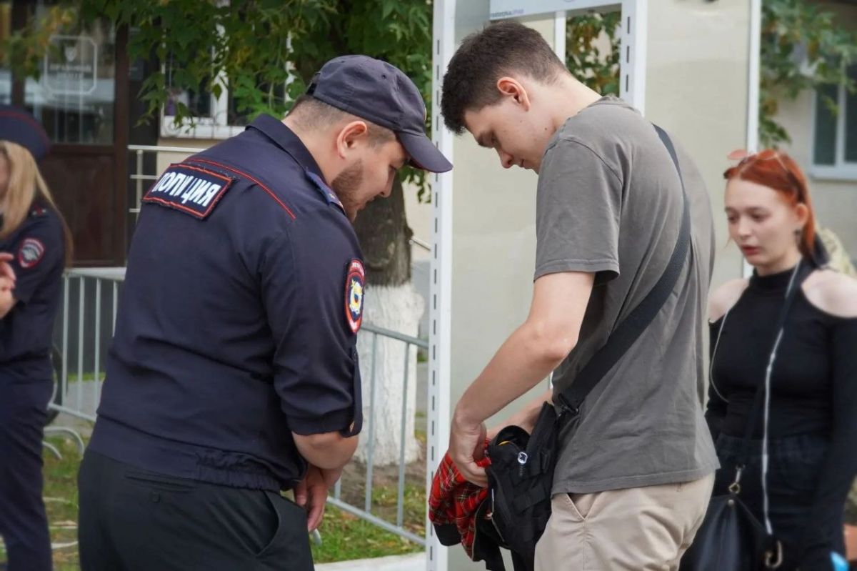 В Кургане сотрудники полиции обеспечили общественный порядок при проведении Дня города и молодежного форма «Утро» В Кургане сотрудники полиции обеспечили общественный порядок при проведении Дня города и молодежного форма «Утро»