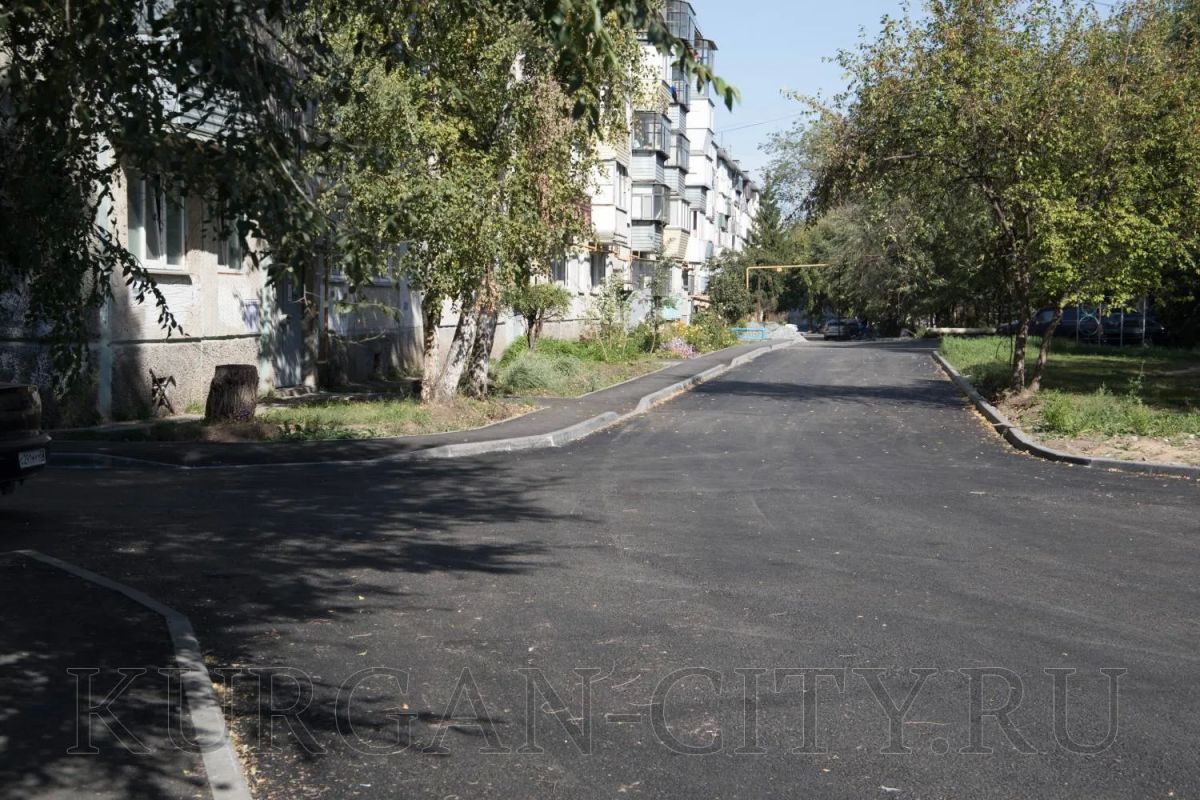 В последние годы Курган активно меняется к лучшему — преображаются не только общественные пространства и дороги, но и дворы многоквартирных домов В последние годы Курган активно меняется к лучшему — преображаются не только общественные пространства и дороги, но и дворы многоквартирных домов