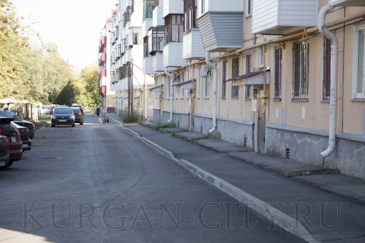 В последние годы Курган активно меняется к лучшему — преображаются не только общественные пространства и дороги, но и дворы многоквартирных домов В последние годы Курган активно меняется к лучшему — преображаются не только общественные пространства и дороги, но и дворы многоквартирных домов