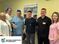Врачи онкодиспансера связали шапочки для 20 новорождённых малышек