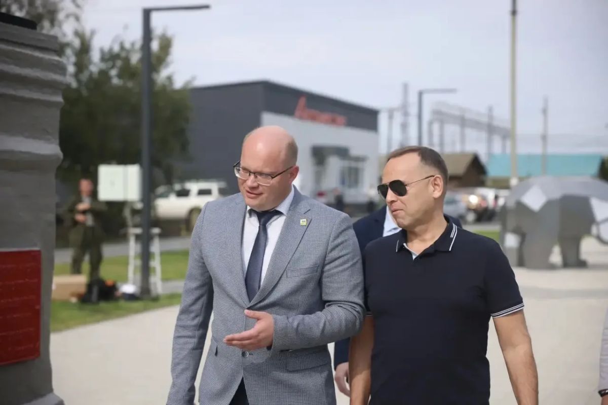 Вадим Шумков: А в самом Петухово завершаем реализацию уже третьего проекта комплексного благоустройства Вадим Шумков: А в самом Петухово завершаем реализацию уже третьего проекта комплексного благоустройства