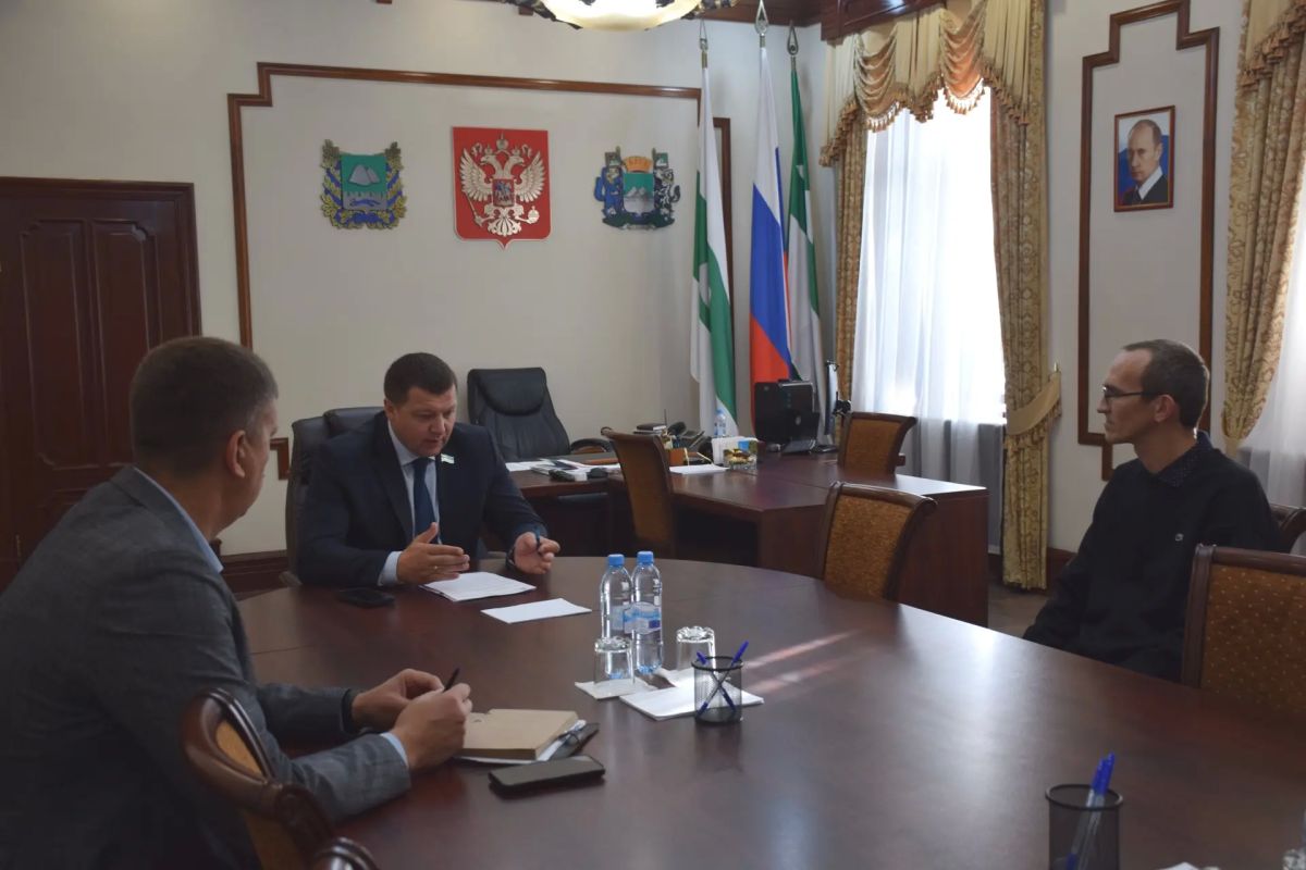 Сегодня глава города Антон Науменко провёл очередной приём граждан по личным вопросам