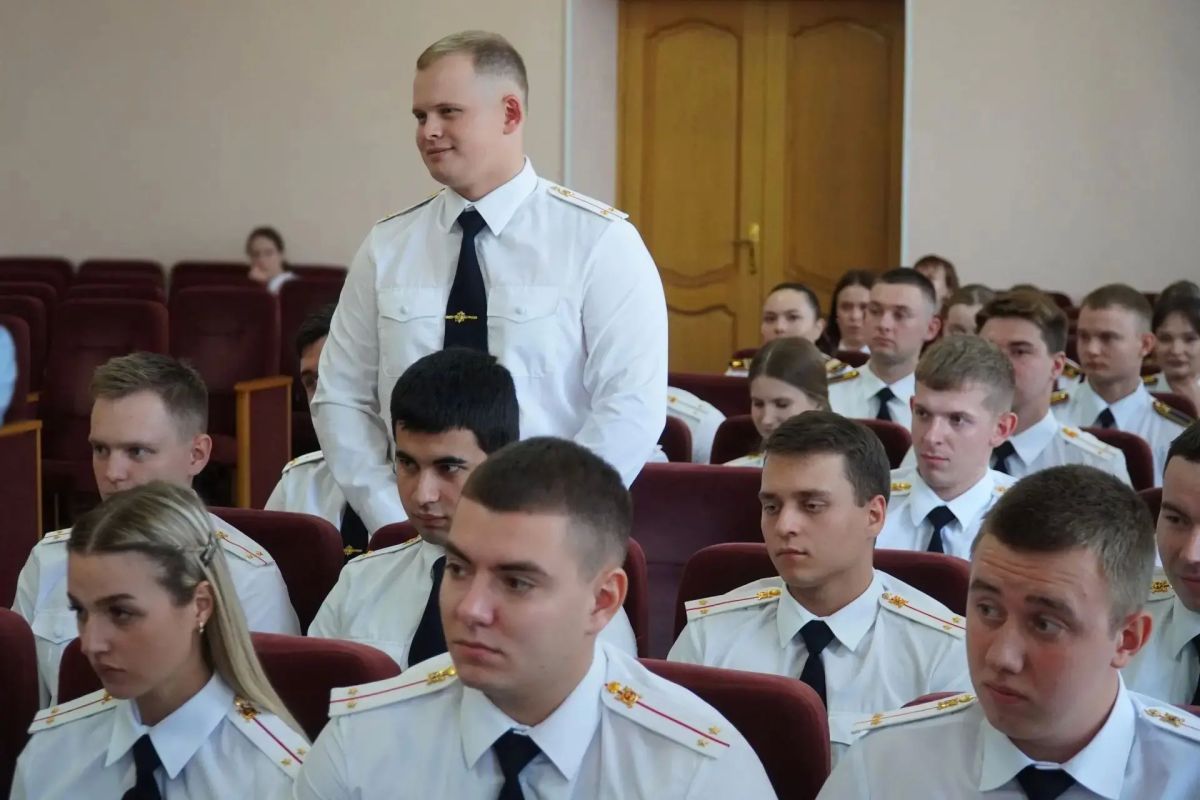 Начальник Управления МВД России по Курганской области встретился с выпускниками ведомственных вузов МВД России Начальник Управления МВД России по Курганской области встретился с выпускниками ведомственных вузов МВД России