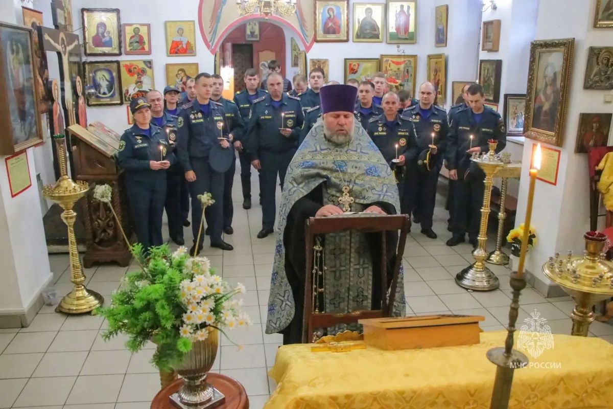 Зауральские сотрудники МЧС России приняли участие в благодарственных молебнах, приуроченных к празднику иконы Божией Матери «Неопалимая Купина» Зауральские сотрудники МЧС России приняли участие в благодарственных молебнах, приуроченных к празднику иконы Божией Матери «Неопалимая Купина»