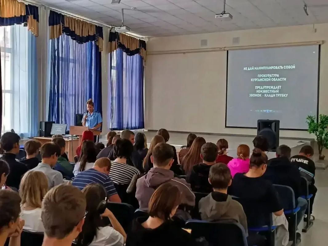 В рамках профилактики безнадзорности и правонарушений среди несовершеннолетних работники городской прокуратуры выступили с лекциями и провели личные профилактические беседы с учащимися Центра образования и их родителями В рамках профилактики безнадзорности и правонарушений среди несовершеннолетних работники городской прокуратуры выступили с лекциями и провели личные профилактические беседы с учащимися Центра образования и их родителями