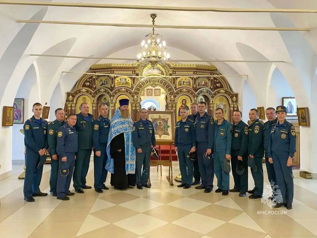 Зауральские сотрудники МЧС России приняли участие в благодарственных молебнах, приуроченных к празднику иконы Божией Матери «Неопалимая Купина» Зауральские сотрудники МЧС России приняли участие в благодарственных молебнах, приуроченных к празднику иконы Божией Матери «Неопалимая Купина»