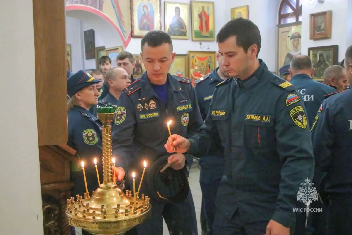 Зауральские сотрудники МЧС России приняли участие в благодарственных молебнах, приуроченных к празднику иконы Божией Матери «Неопалимая Купина» Зауральские сотрудники МЧС России приняли участие в благодарственных молебнах, приуроченных к празднику иконы Божией Матери «Неопалимая Купина»