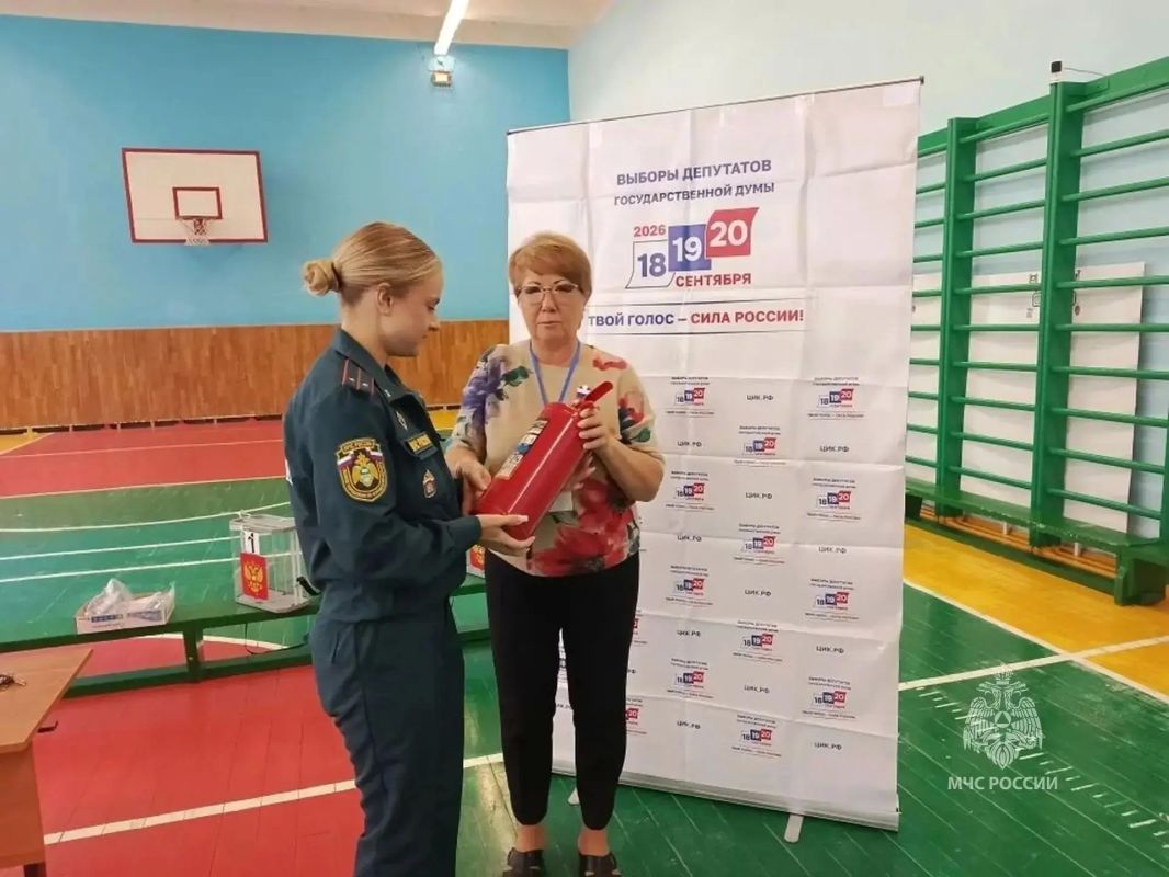 Сотрудники областного чрезвычайного ведомства обеспечивают пожарную безопасность на избирательных участках Сотрудники областного чрезвычайного ведомства обеспечивают пожарную безопасность на избирательных участках
