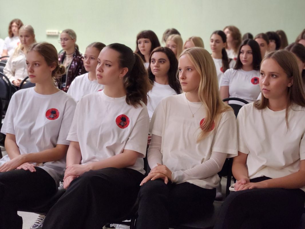 В белых халатах за парты сели 10-классники курганской гимназии
