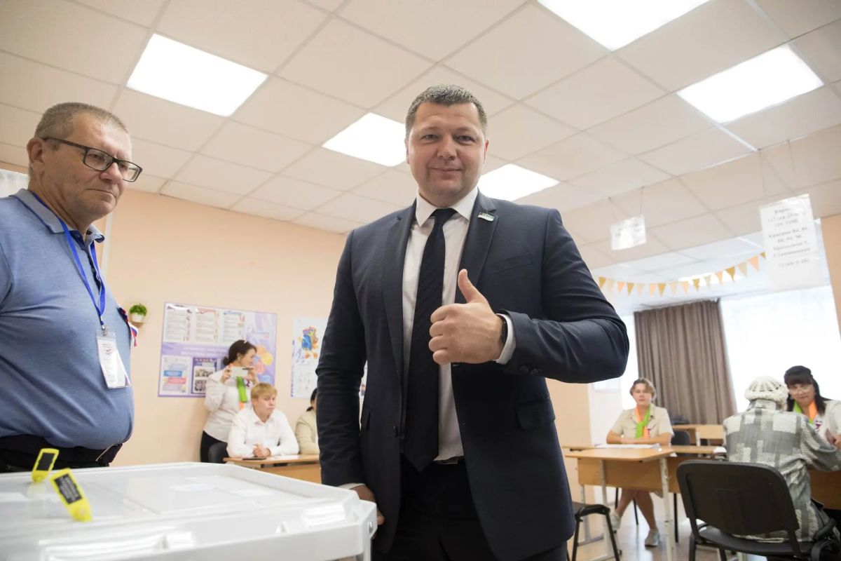 Антон Науменко: Принял участие в голосовании, сделал свой выбор в пользу будущего и развития Антон Науменко: Принял участие в голосовании, сделал свой выбор в пользу будущего и развития