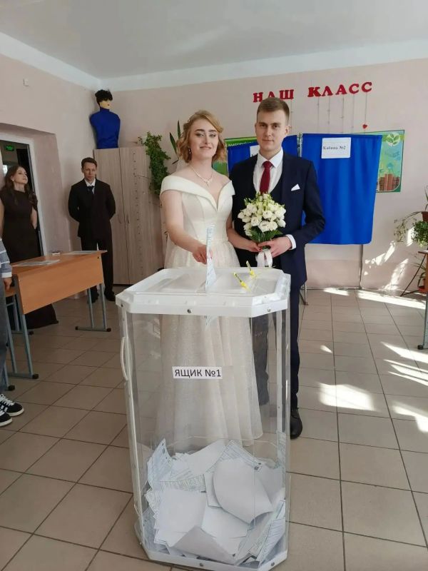 Из ЗАГСа – сразу на избирательный участок Из ЗАГСа – сразу на избирательный участок