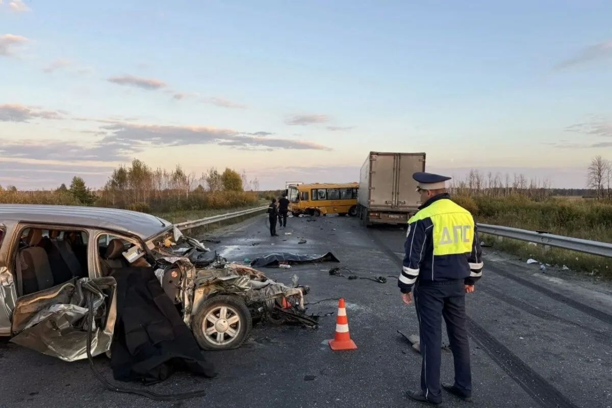 На Свердловской трассе в массовом ДТП с автобусом погибли три человека