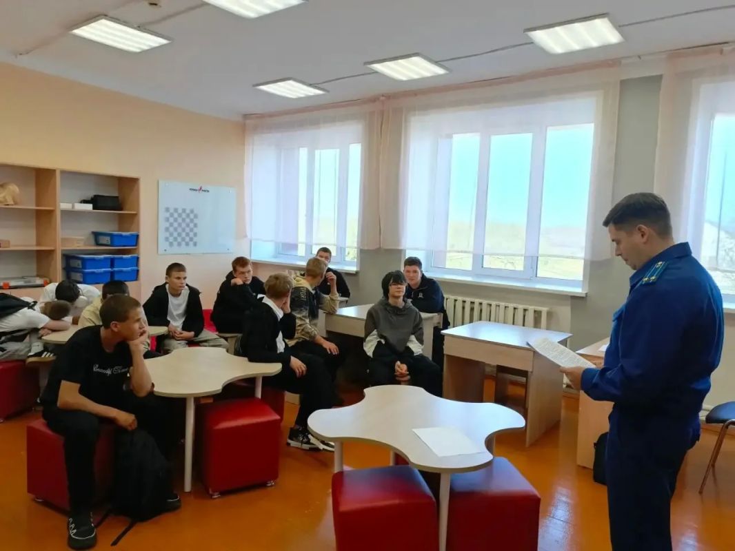 Прокурор Шатровского района Павел Каранда выступил перед учащимися МКОУ «Шатровская СОШ», а также детьми, состоящими на учете в подразделении по делам несовершеннолетних ОП «Шатровское» МО МВД России «Каргапольский» Прокурор Шатровского района Павел Каранда выступил перед учащимися МКОУ «Шатровская СОШ», а также детьми, состоящими на учете в подразделении по делам несовершеннолетних ОП «Шатровское» МО МВД России «Каргапольский»
