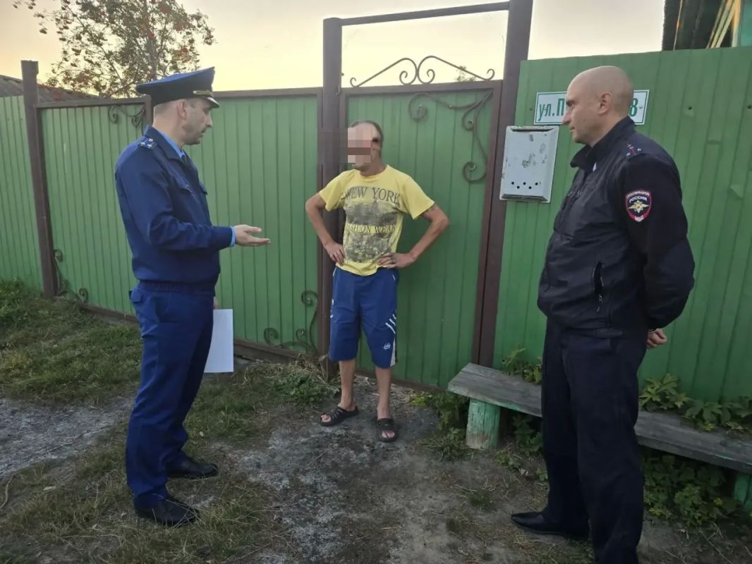 Прокурор Половинского района провел проверку лиц, состоящих под административным надзором Прокурор Половинского района Андрей Цибирев совместно с УУП ОП «Половинское» МО МВД России «Притобольный» провел выездные проверки... Прокурор Половинского района провел проверку лиц, состоящих под административным надзором Прокурор Половинского района Андрей Цибирев совместно с УУП ОП «Половинское» МО МВД России «Притобольный» провел выездные проверки...