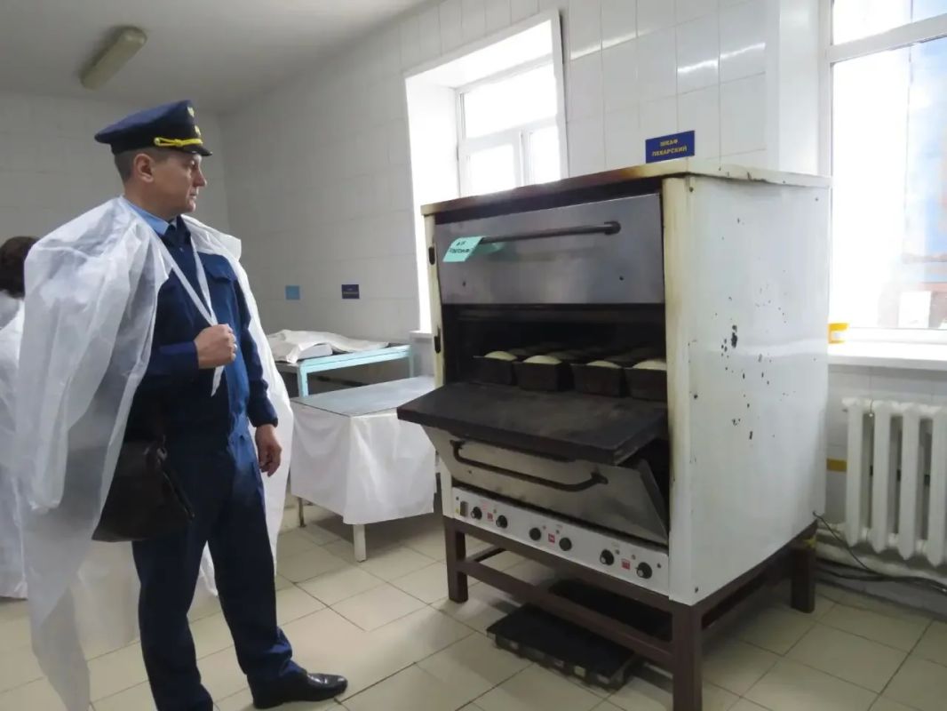 Курганским прокурором по надзору за соблюдением законов в исправительных учреждениях Курганской области Битковым А.П. совместно с Уполномоченным по правам человека в Курганской области Лопатиной А.Е. в рамках проведения... Курганским прокурором по надзору за соблюдением законов в исправительных учреждениях Курганской области Битковым А.П. совместно с Уполномоченным по правам человека в Курганской области Лопатиной А.Е. в рамках проведения...