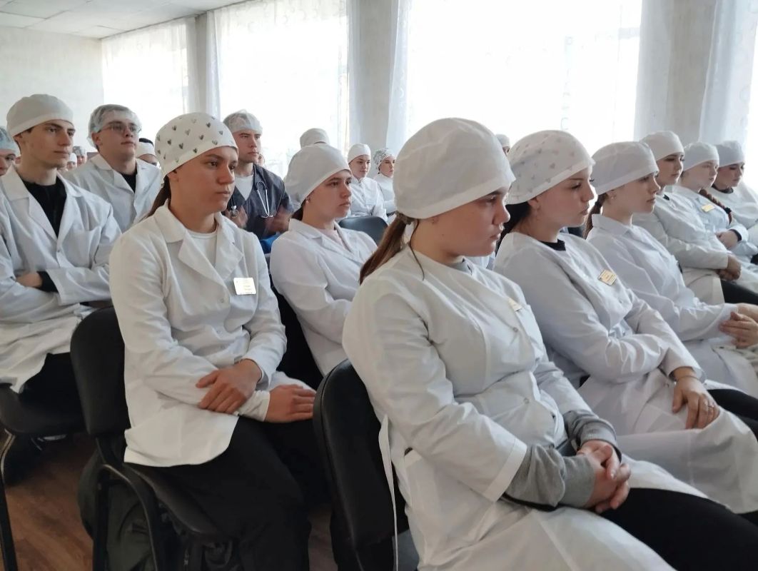 Кадровый резерв Шадринска: 100 будущих фельдшеров уже знают, где начнут лечить людей Кадровый резерв Шадринска: 100 будущих фельдшеров уже знают, где начнут лечить людей
