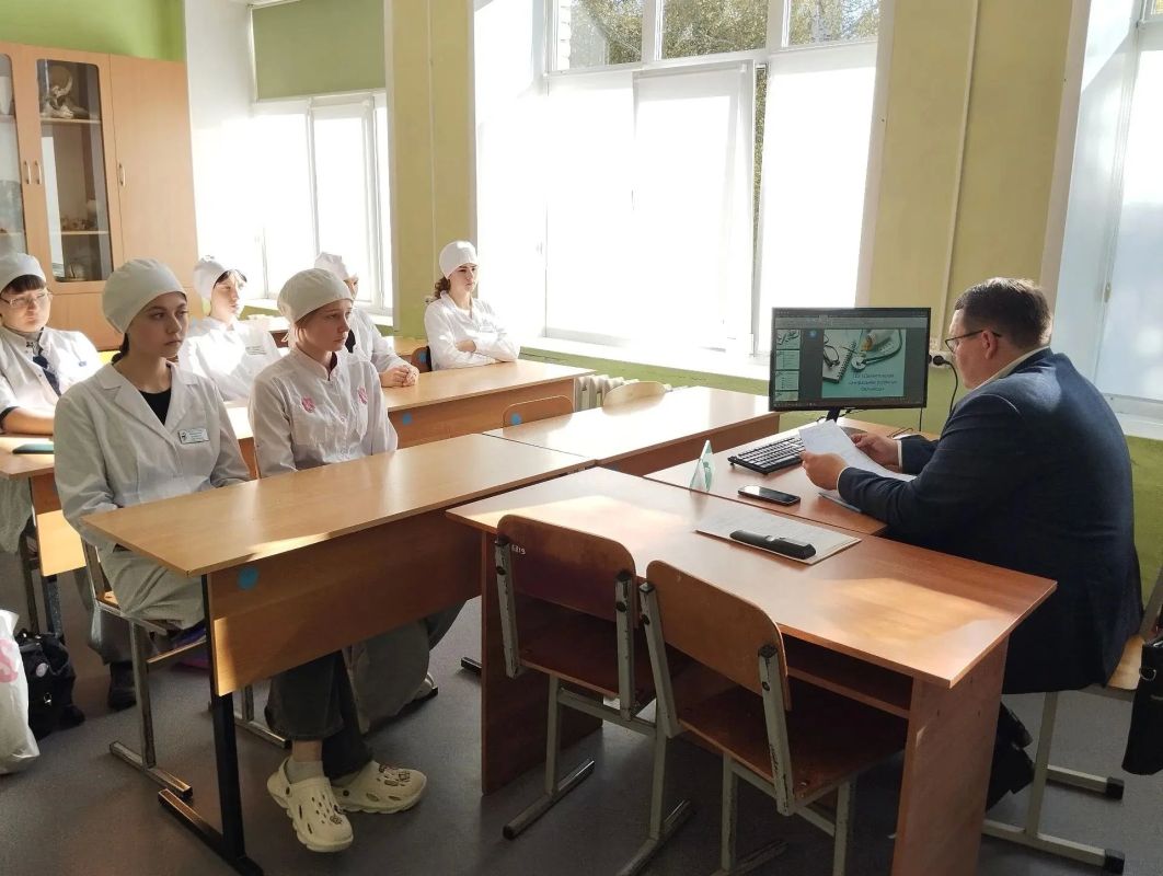 Кадровый резерв Шадринска: 100 будущих фельдшеров уже знают, где начнут лечить людей Кадровый резерв Шадринска: 100 будущих фельдшеров уже знают, где начнут лечить людей