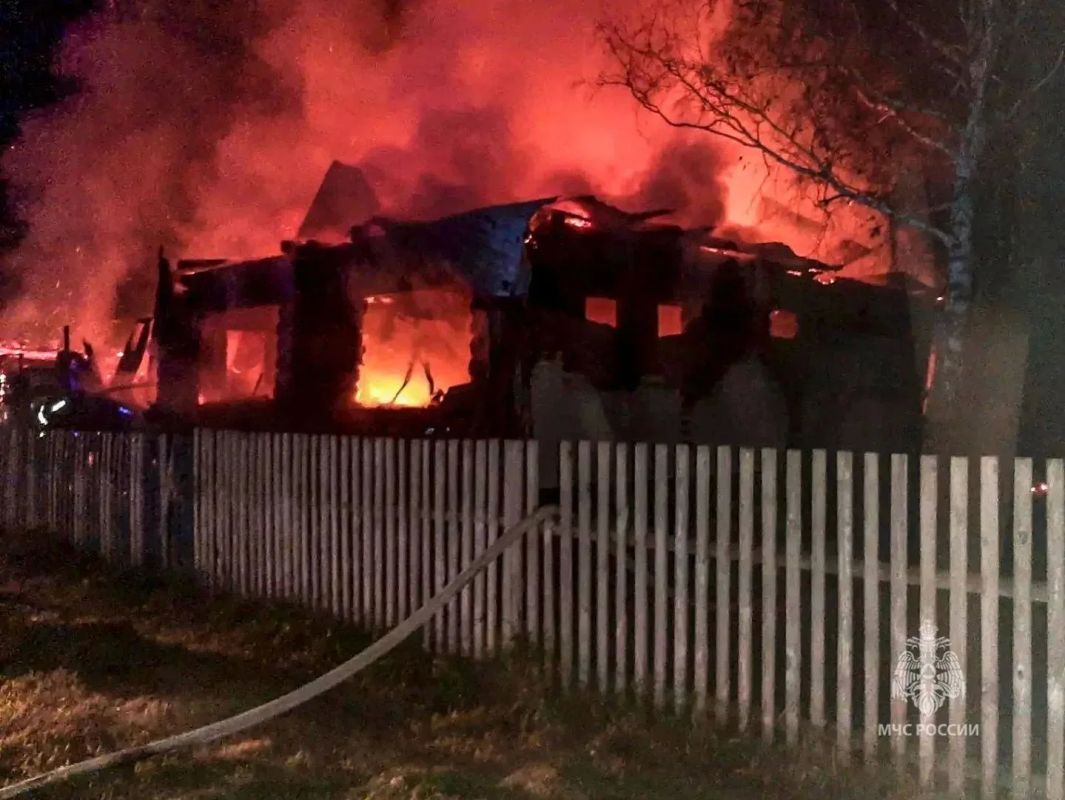 В ночном пожаре пострадала многодетная мать и один из сыновей, ещё четверо детей успели эвакуироваться