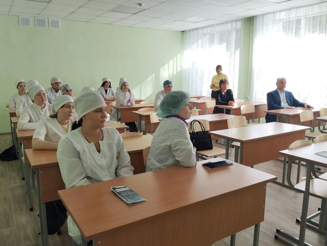 Кадровый резерв Шадринска: 100 будущих фельдшеров уже знают, где начнут лечить людей Кадровый резерв Шадринска: 100 будущих фельдшеров уже знают, где начнут лечить людей