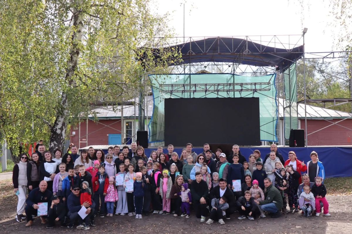 В загородном оздоровительном лагере им. Коли Мяготина прошли выездные сборы семей города Кургана «Крепкая семья — единая страна» В загородном оздоровительном лагере им. Коли Мяготина прошли выездные сборы семей города Кургана «Крепкая семья — единая страна»