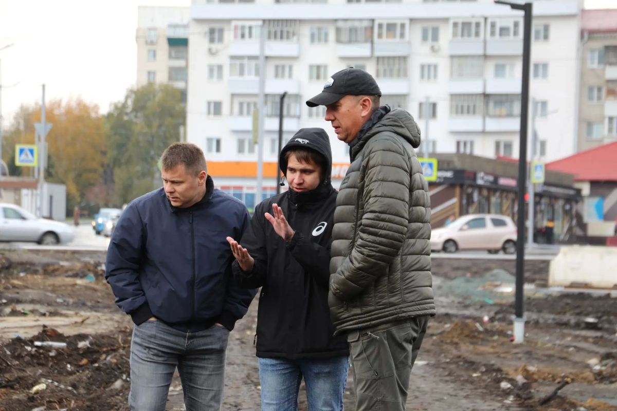 Антон Науменко: Также в ходе объезда проверили ремонт сетей и благоустройство общественной территории около ЦПКиО Антон Науменко: Также в ходе объезда проверили ремонт сетей и благоустройство общественной территории около ЦПКиО