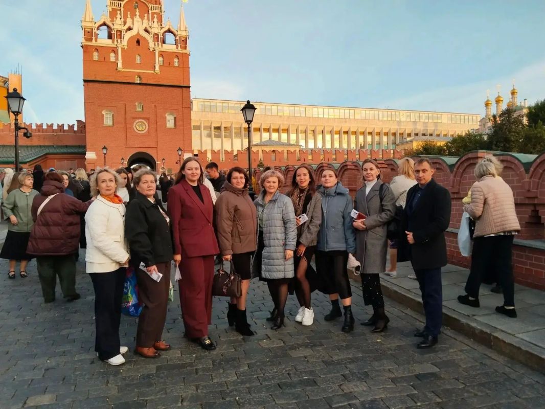Праздник в сердце столицы: педагоги Курганской области побывали на концерте ко Дню учителя в Кремле, организованном Министерством просвещения Российской Федерации Праздник в сердце столицы: педагоги Курганской области побывали на концерте ко Дню учителя в Кремле, организованном Министерством просвещения Российской Федерации