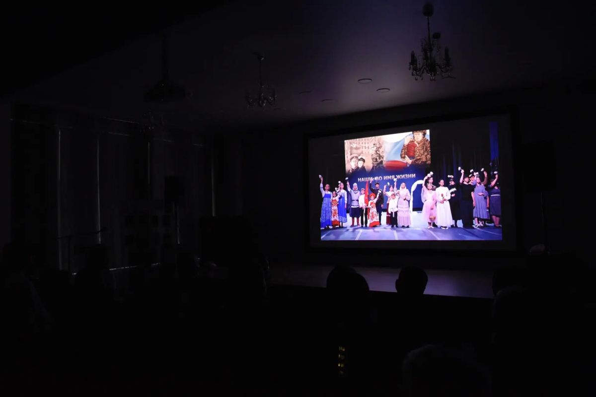 В Юговке прошла премьера телеверсии спектакля-летописи «Наши: во имя жизни» В Юговке прошла премьера телеверсии спектакля-летописи «Наши: во имя жизни»