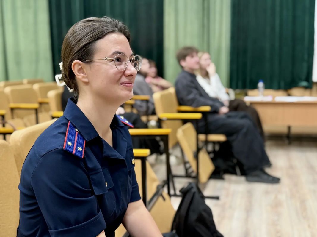 Сотрудники следственного управления провели ознакомительное занятие для кадет профильного класса Сотрудники следственного управления провели ознакомительное занятие для кадет профильного класса