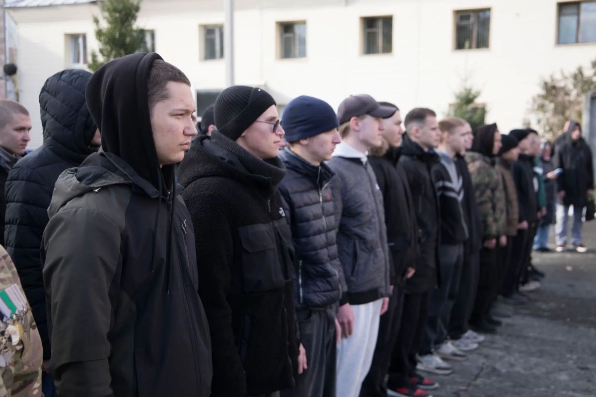 Антон Науменко: Сегодня во время торжественной отправки призывников пожелал ребятам, чтобы их служба прошла спокойно и достойно, чтобы они были дисциплинированными, слушались своих командиров, получали новые знания Антон Науменко: Сегодня во время торжественной отправки призывников пожелал ребятам, чтобы их служба прошла спокойно и достойно, чтобы они были дисциплинированными, слушались своих командиров, получали новые знания