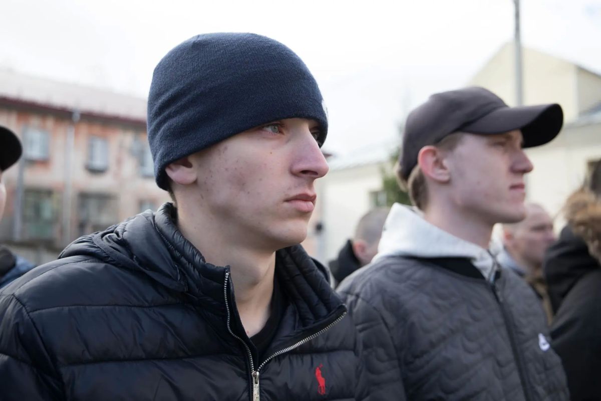 Антон Науменко: Сегодня во время торжественной отправки призывников пожелал ребятам, чтобы их служба прошла спокойно и достойно, чтобы они были дисциплинированными, слушались своих командиров, получали новые знания Антон Науменко: Сегодня во время торжественной отправки призывников пожелал ребятам, чтобы их служба прошла спокойно и достойно, чтобы они были дисциплинированными, слушались своих командиров, получали новые знания