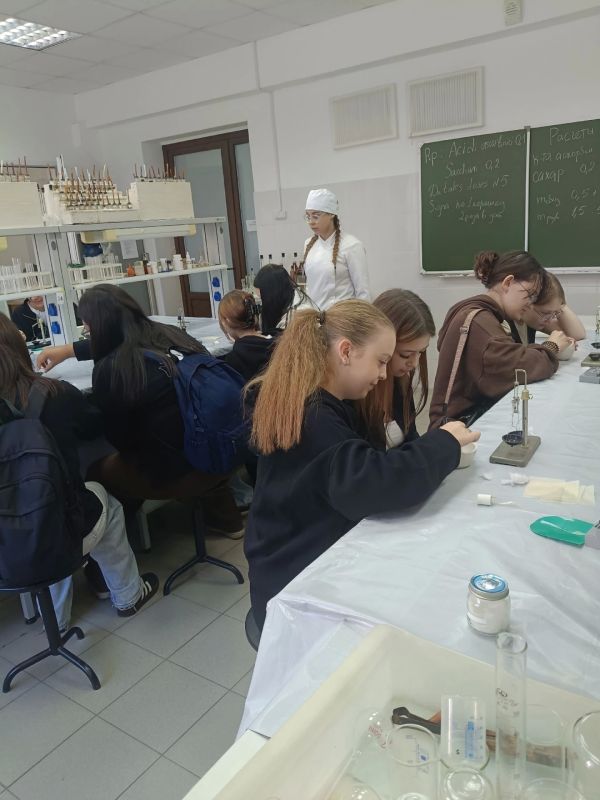 Курганские студенты-фармацевты на один день стали технологами » Курганские студенты-фармацевты на один день стали технологами »