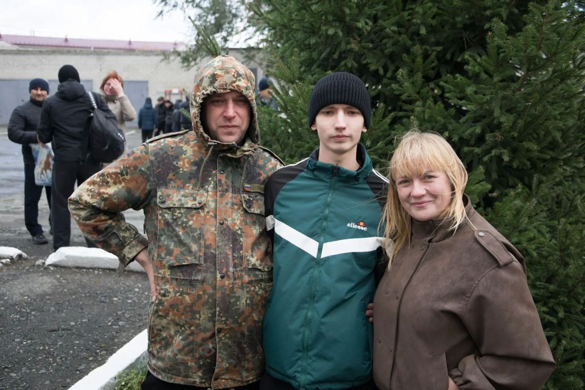 Антон Науменко: Сегодня во время торжественной отправки призывников пожелал ребятам, чтобы их служба прошла спокойно и достойно, чтобы они были дисциплинированными, слушались своих командиров, получали новые знания Антон Науменко: Сегодня во время торжественной отправки призывников пожелал ребятам, чтобы их служба прошла спокойно и достойно, чтобы они были дисциплинированными, слушались своих командиров, получали новые знания
