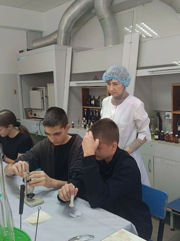 Курганские студенты-фармацевты на один день стали технологами » Курганские студенты-фармацевты на один день стали технологами »
