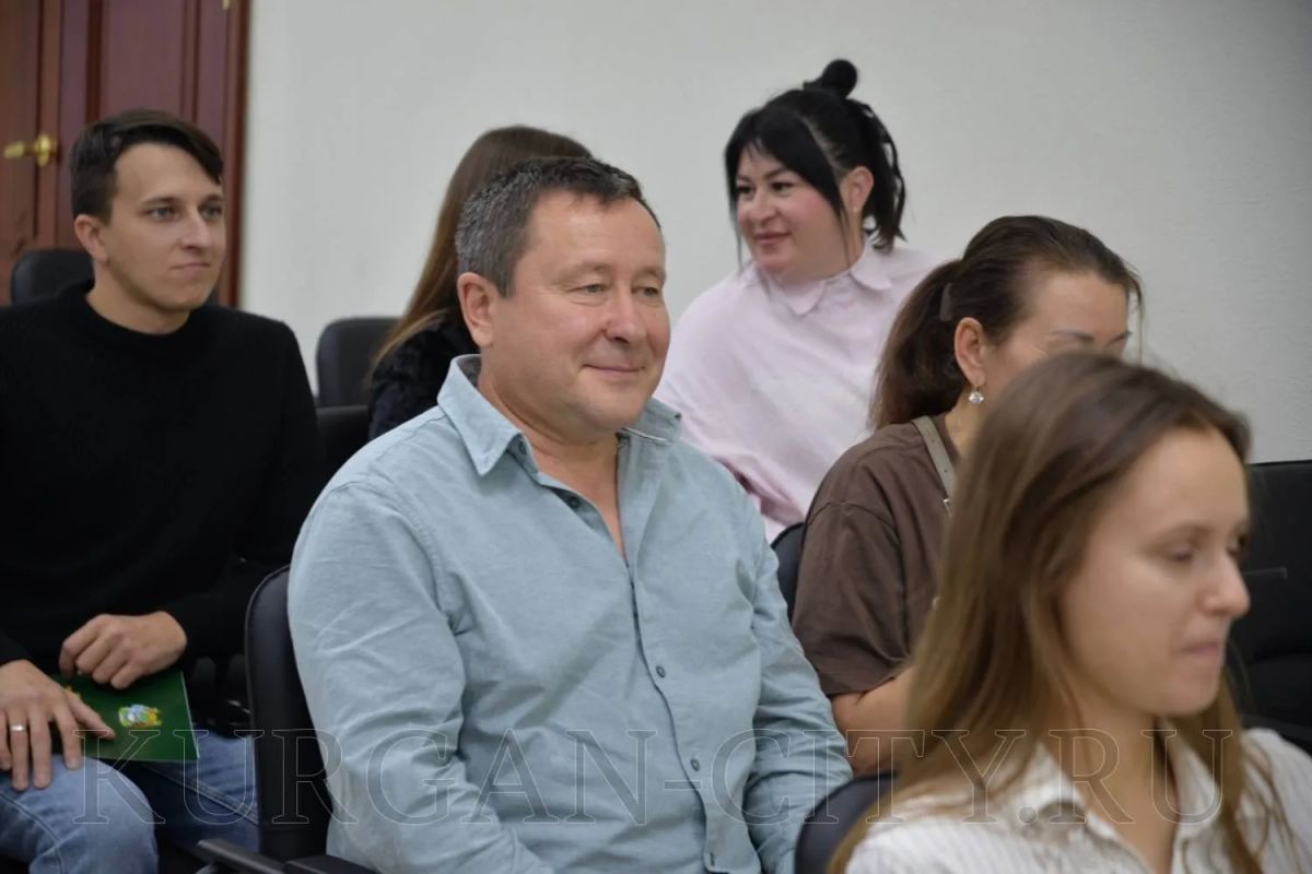 В Кургане прошло торжественное награждение победителей городского конкурса на лучшее оформление объектов торговли и общественного питания «Сочное лето!» В Кургане прошло торжественное награждение победителей городского конкурса на лучшее оформление объектов торговли и общественного питания «Сочное лето!»