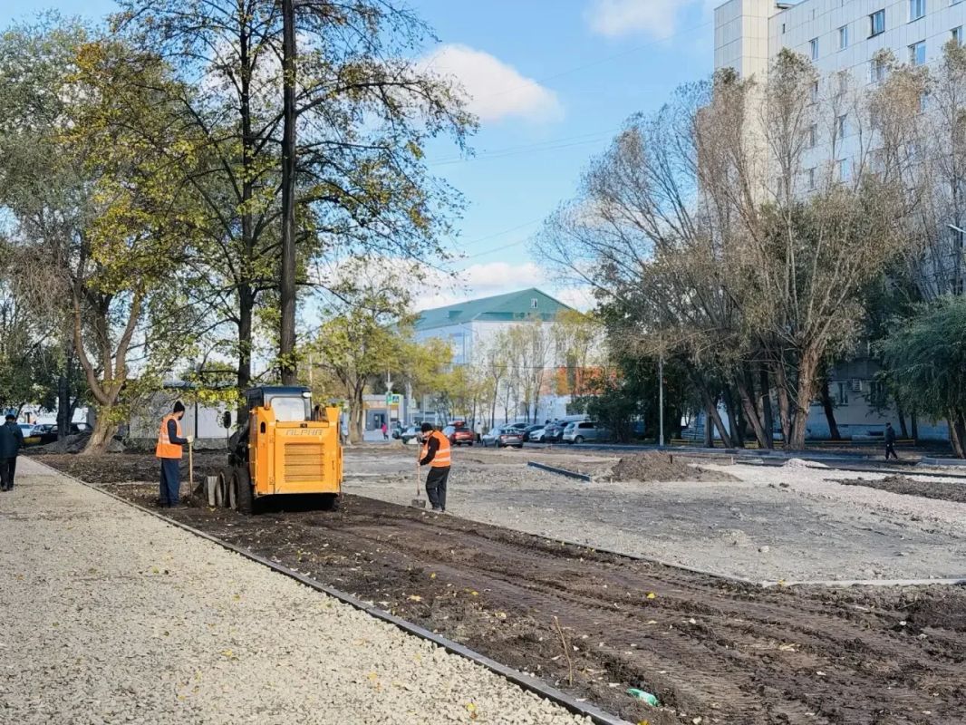 Вадим Шумков: Чуть позднее вышли на работы по благоустройству территории по ул. 1 Мая. В него входит и строительство дороги, и облагораживание прилегающей территории, чтобы жителям ближайших домов было удобно и комфортно