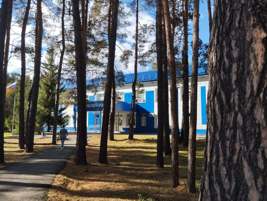 Вадим Шумков: А в детской поликлинике Шадринской городской больницы обновлены пространства для маленьких пациентов и их родителей, продолжаются работы на лестнице, ведущей на третий этаж Вадим Шумков: А в детской поликлинике Шадринской городской больницы обновлены пространства для маленьких пациентов и их родителей, продолжаются работы на лестнице, ведущей на третий этаж