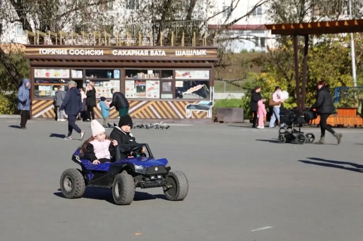 Антон Науменко: Проверили и повседневный порядок: уборку улиц, содержание парков и скверов, состояние остановок, освещения, а также незаконную расклейку объявлений и складирование материалов в частном секторе — поставил... Антон Науменко: Проверили и повседневный порядок: уборку улиц, содержание парков и скверов, состояние остановок, освещения, а также незаконную расклейку объявлений и складирование материалов в частном секторе — поставил...