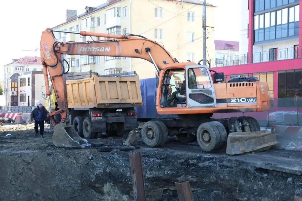 Антон Науменко: На улице Дзержинского завершили замену аварийного коллектора — подрядчик передаёт этот участок под благоустройство и начинает подготовку к замене трубы на следующем участке Антон Науменко: На улице Дзержинского завершили замену аварийного коллектора — подрядчик передаёт этот участок под благоустройство и начинает подготовку к замене трубы на следующем участке