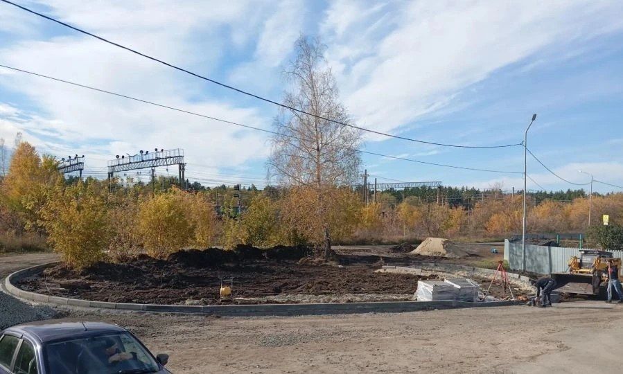Сквер с детской площадкой: в микрорайоне Кургана благоустраивают новую зону отдыха