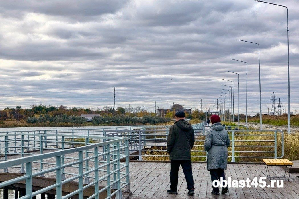 Восемь пирсов, лавочки и качели: какой становится новая набережная в Кургане