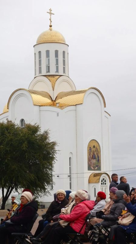 В Кургане на Троицкой площади с размахом отметили Покров Пресвятой Богородицы — праздник, в народе знаменующий встречу осени с зимой В Кургане на Троицкой площади с размахом отметили Покров Пресвятой Богородицы — праздник, в народе знаменующий встречу осени с зимой