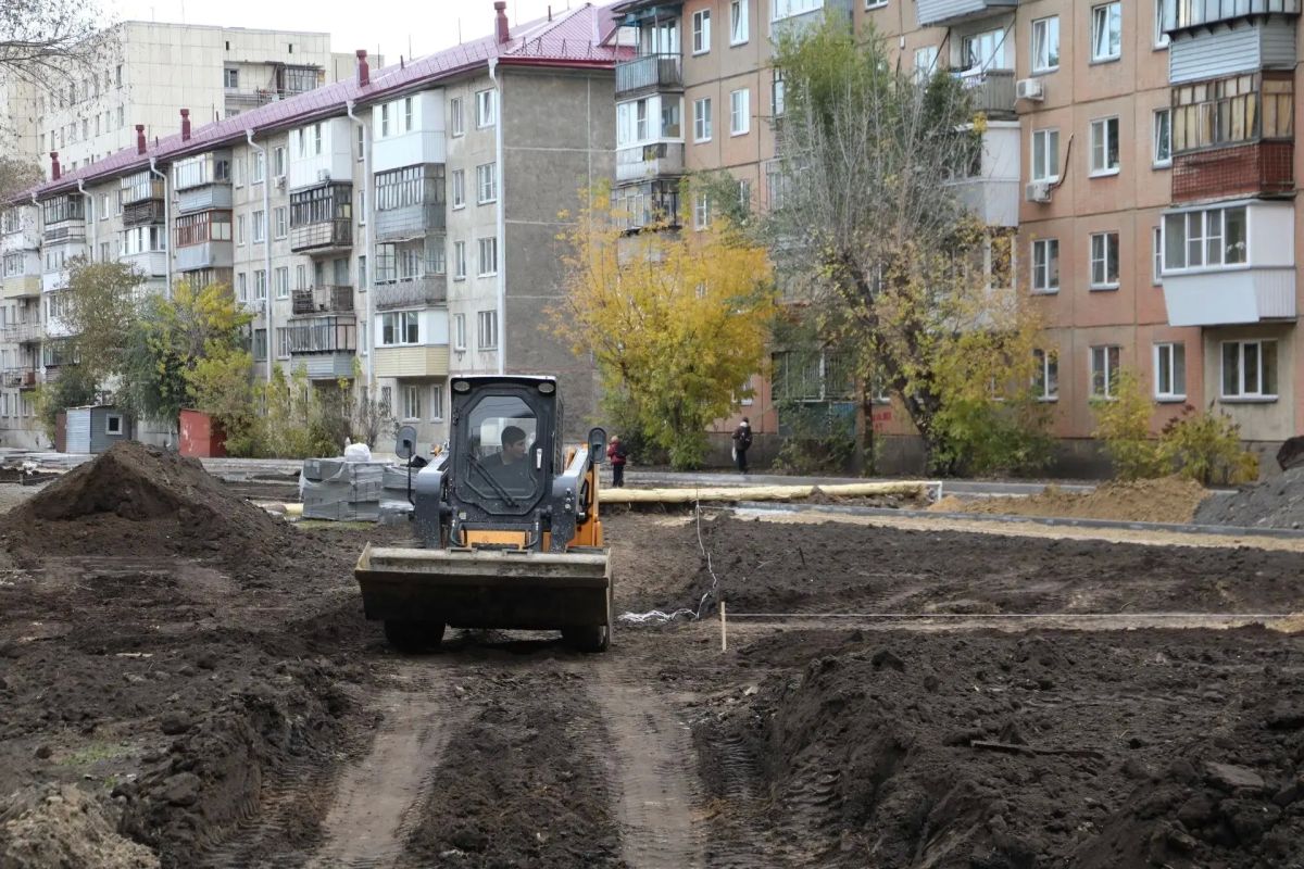 На улице 1 Мая выполняется комплексное благоустройство На улице 1 Мая выполняется комплексное благоустройство