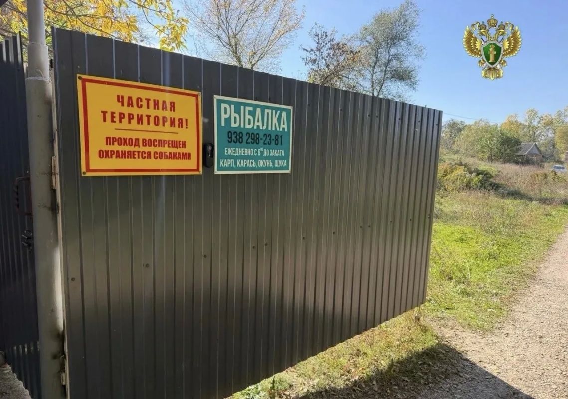 Сотрудники СК работают на месте происшествия в Курганинске, где собаки растерзали 12-летнего мальчика Сотрудники СК работают на месте происшествия в Курганинске, где собаки растерзали 12-летнего мальчика