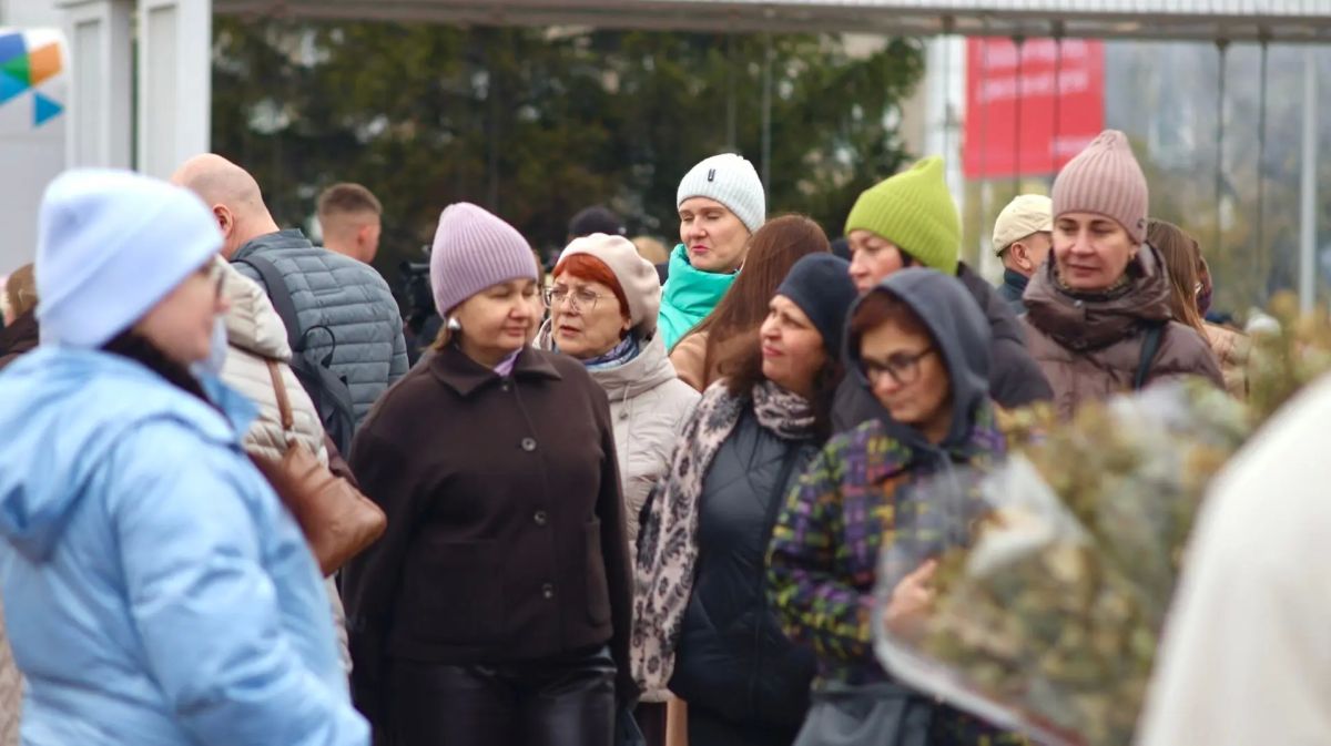 В Кургане на Троицкой площади с размахом отметили Покров Пресвятой Богородицы — праздник, в народе знаменующий встречу осени с зимой В Кургане на Троицкой площади с размахом отметили Покров Пресвятой Богородицы — праздник, в народе знаменующий встречу осени с зимой