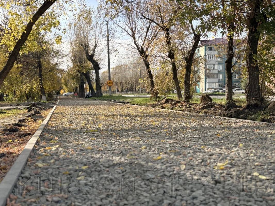 В этом году улица Дзержинского переживает существенные изменения: в рамках комплексного подхода здесь ведутся работы по замене изношенных инженерных коммуникаций и ремонту дорожного полотна