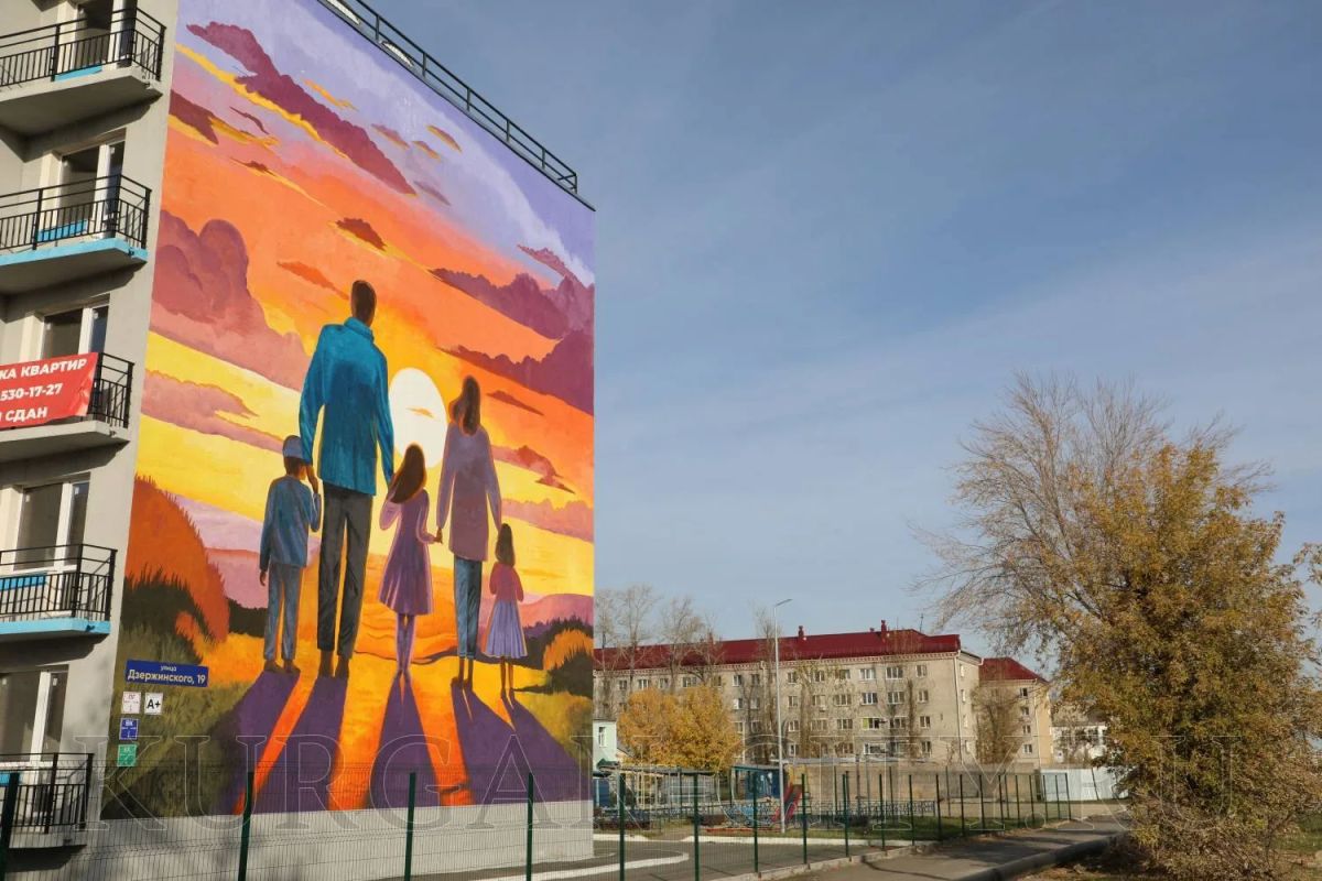 В этом году улица Дзержинского переживает существенные изменения: в рамках комплексного подхода здесь ведутся работы по замене изношенных инженерных коммуникаций и ремонту дорожного полотна В этом году улица Дзержинского переживает существенные изменения: в рамках комплексного подхода здесь ведутся работы по замене изношенных инженерных коммуникаций и ремонту дорожного полотна