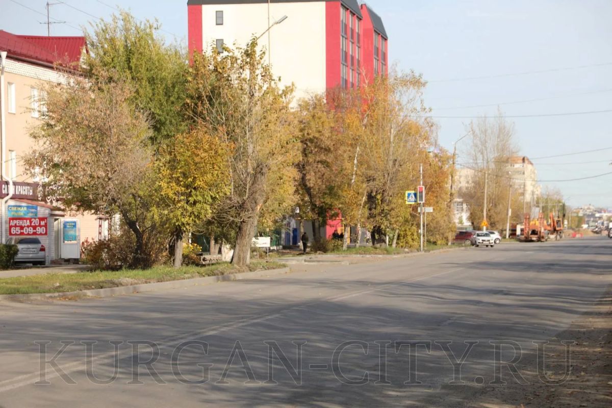 В этом году улица Дзержинского переживает существенные изменения: в рамках комплексного подхода здесь ведутся работы по замене изношенных инженерных коммуникаций и ремонту дорожного полотна В этом году улица Дзержинского переживает существенные изменения: в рамках комплексного подхода здесь ведутся работы по замене изношенных инженерных коммуникаций и ремонту дорожного полотна
