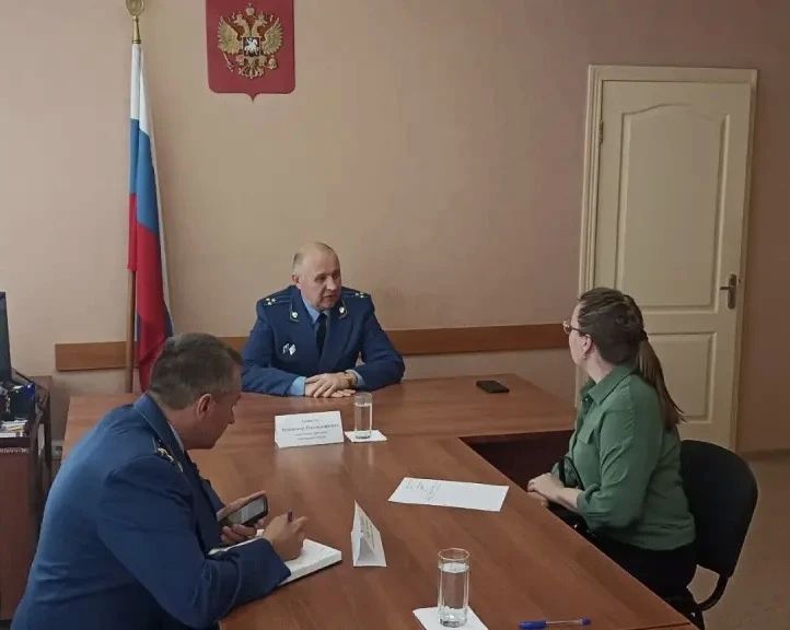 Заместитель прокурора Курганской области Владимир Аникеев в ходе рабочего визита в Куртамышский муниципальный округ провел личный прием местных жителей и посетил Куртамышское специальное учебно-воспитательное учреждение... Заместитель прокурора Курганской области Владимир Аникеев в ходе рабочего визита в Куртамышский муниципальный округ провел личный прием местных жителей и посетил Куртамышское специальное учебно-воспитательное учреждение...