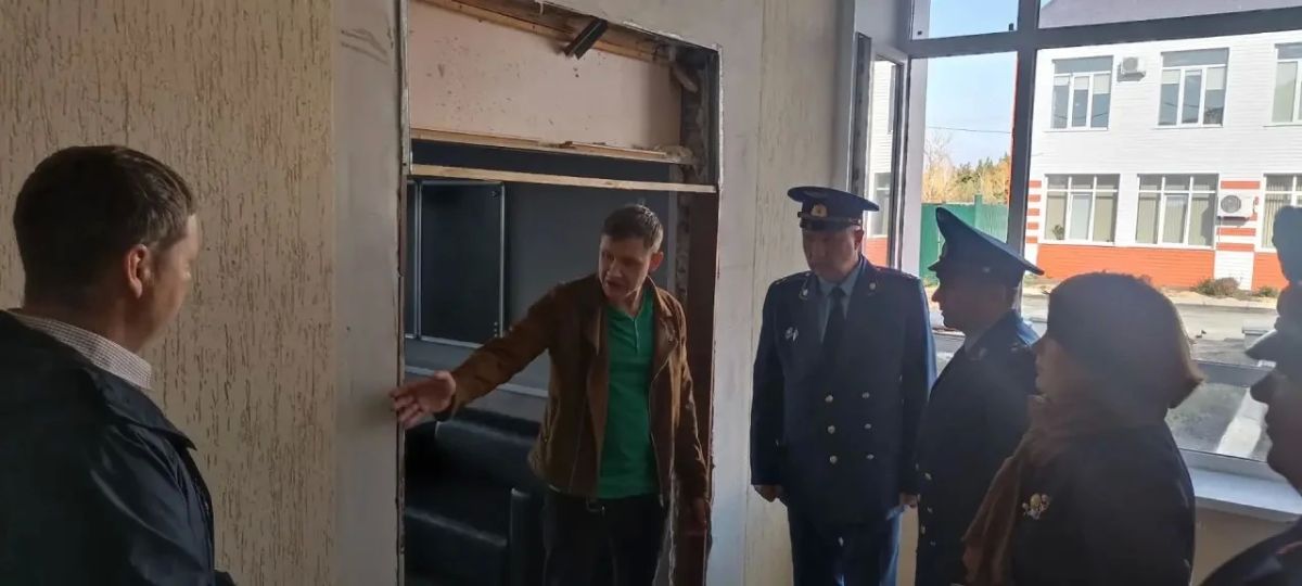 Заместитель прокурора Курганской области Владимир Аникеев в ходе рабочего визита в Куртамышский муниципальный округ провел личный прием местных жителей и посетил Куртамышское специальное учебно-воспитательное учреждение... Заместитель прокурора Курганской области Владимир Аникеев в ходе рабочего визита в Куртамышский муниципальный округ провел личный прием местных жителей и посетил Куртамышское специальное учебно-воспитательное учреждение...